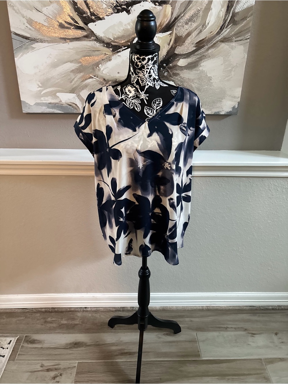 Simply Vera Vera Wang Navy and White Floral Top